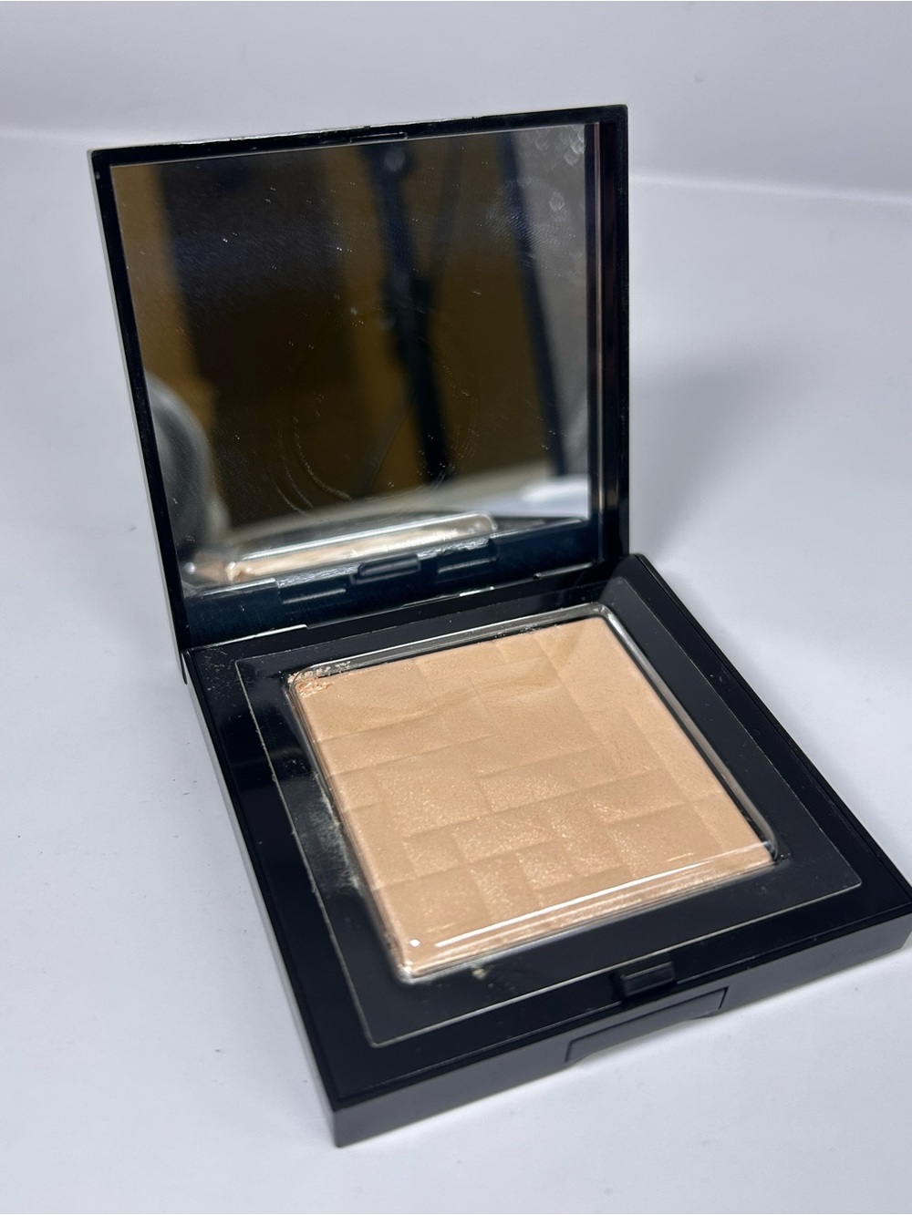 Bobbi Brown Highlighting Powder QUARTZ GLOW Full Size 0.28 Oz 8g Highlighter New
